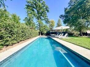 4 Arch Way in Calistoga, CA - Building Photo - Building Photo