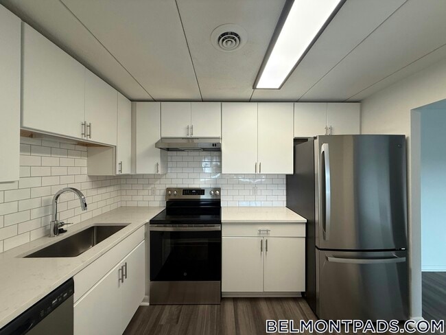 53 Hill Rd, Unit 510 in Belmont, MA - Building Photo - Building Photo