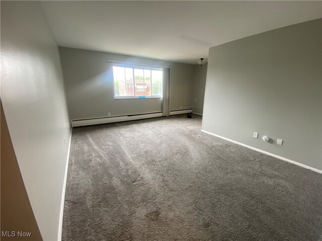 1450 Riverside Dr in Lakewood, OH - Foto de edificio - Building Photo