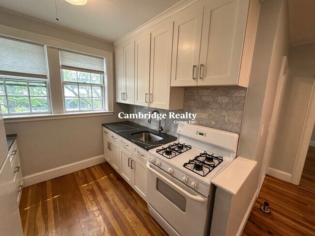 8 Ellery St in Cambridge, MA - Building Photo - Building Photo