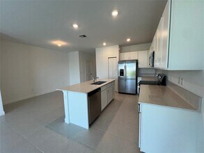 655 SE Lk Fls St in Port St. Lucie, FL - Building Photo - Building Photo