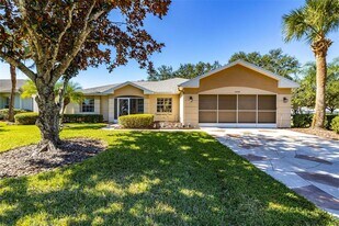 10709 Collar Dr in San Antonio, FL - Building Photo