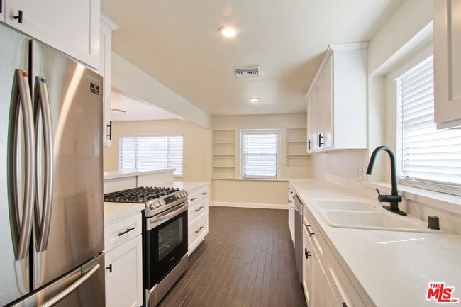 9125 David Ave in Los Angeles, CA - Building Photo - Building Photo