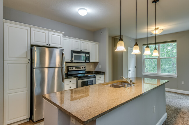 Delafield Lakes Apartments