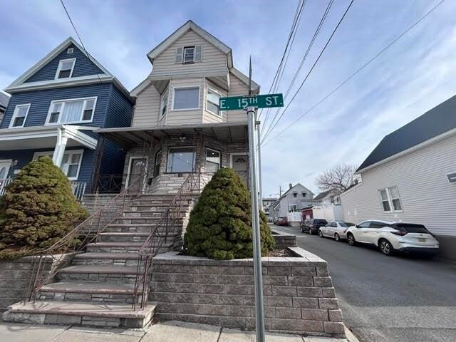 21 E 15th St in Bayonne, NJ - Building Photo