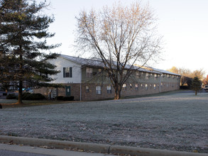 Maple Park Apartments in North Canton, OH - Building Photo - Building Photo