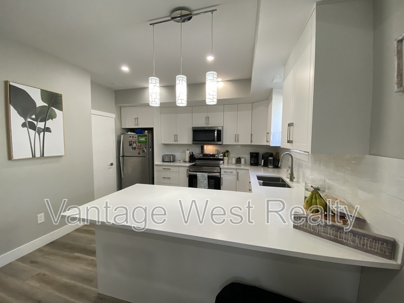 754-754 Coopland Crescent in Kelowna, BC - Building Photo