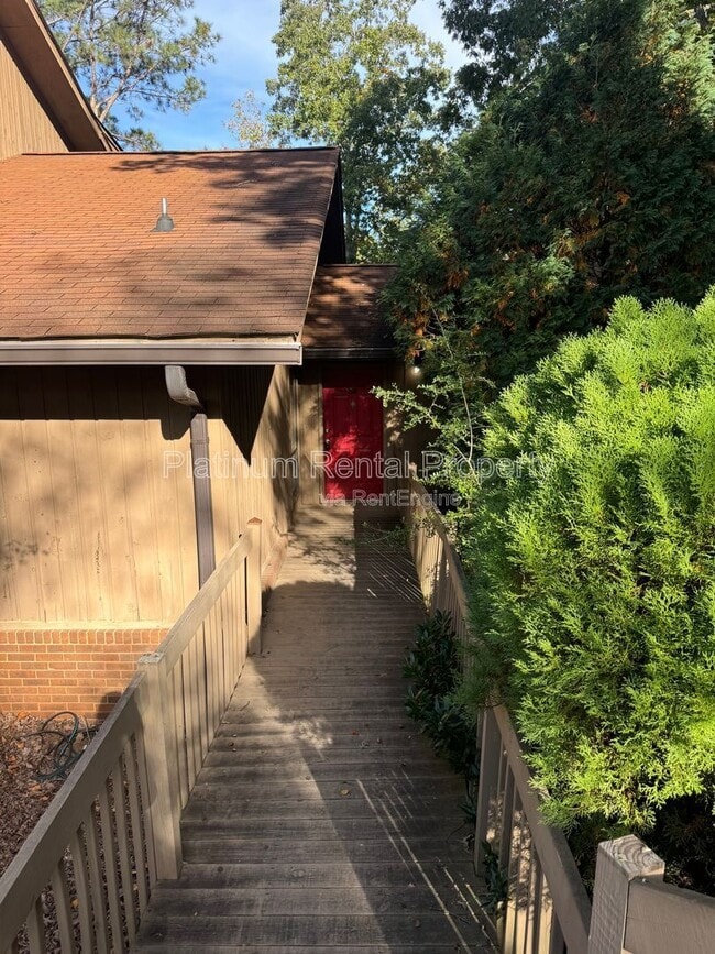 1804 Pine Tree Dr in Buford, GA - Building Photo - Building Photo