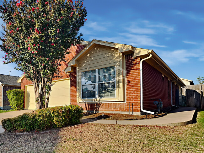 6377 Geneva Ln in Fort Worth, TX - Building Photo - Building Photo