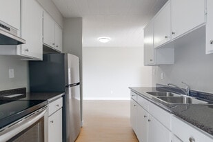 Spanish Trio in Windsor, ON - Building Photo