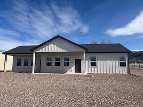 4910 Wagon Wheel Dr E in Enoch, UT - Building Photo - Building Photo