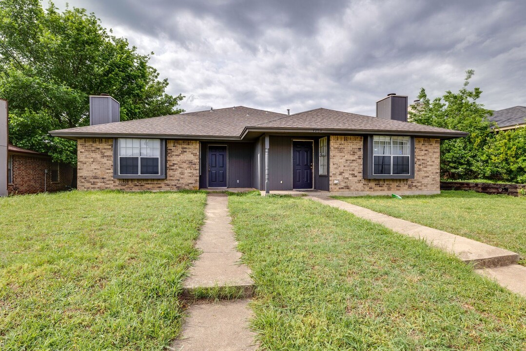 3422 Heritage Ln in Forest Hill, TX - Building Photo