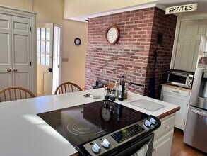 12 Pearl St in Mattapoisett, MA - Building Photo - Building Photo