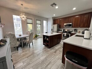 12539 Bassbrook Ln in Tampa, FL - Foto de edificio - Building Photo