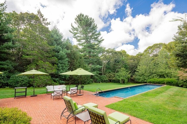 property at 6 Tall Tree Ct