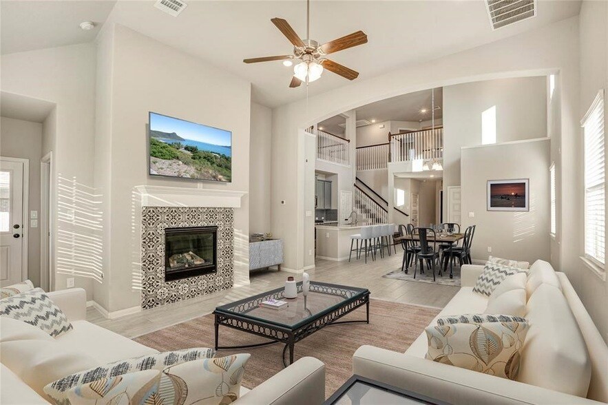 215 Little Dog Dr in Montgomery, TX - Building Photo