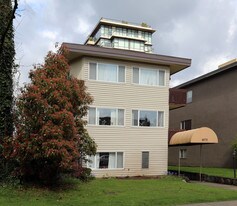 1075 W 10th Ave in Vancouver, BC - Building Photo