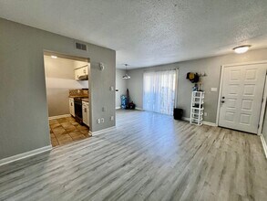 1240 Indian Rd in Virginia Beach, VA - Building Photo - Building Photo