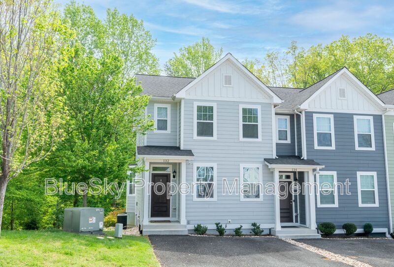 132 Longwood Dr in Charlottesville, VA - Building Photo