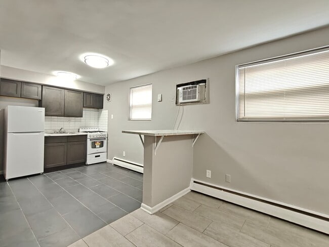 7108 Oxford Ave in Philadelphia, PA - Building Photo - Building Photo