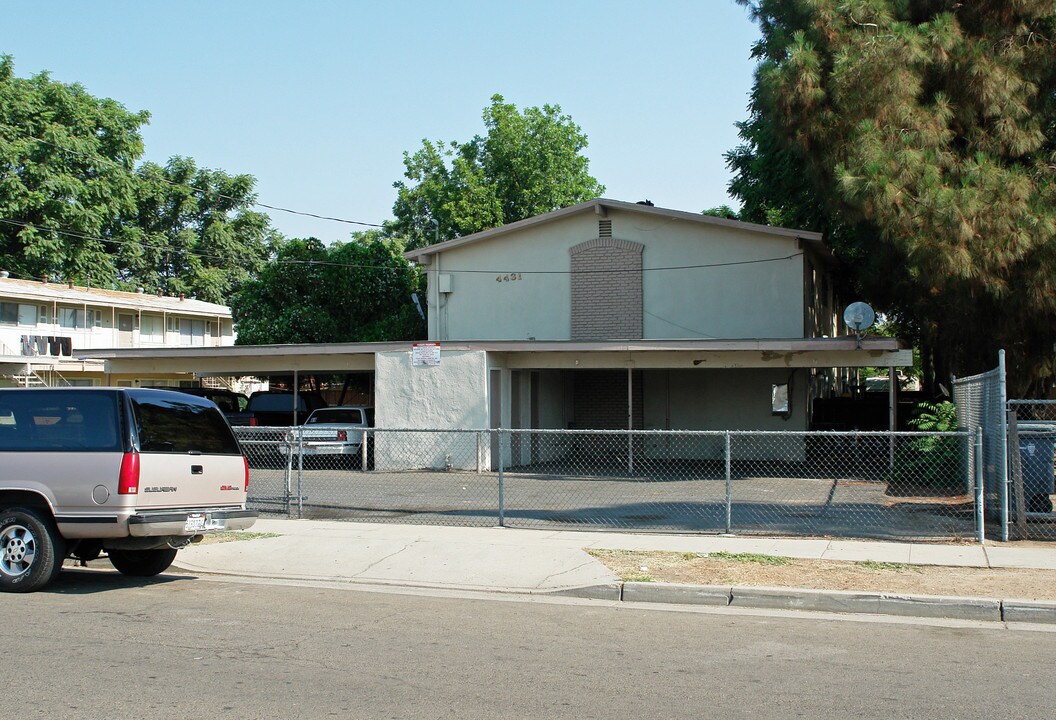 4431 E Olive Ave in Fresno, CA - Building Photo