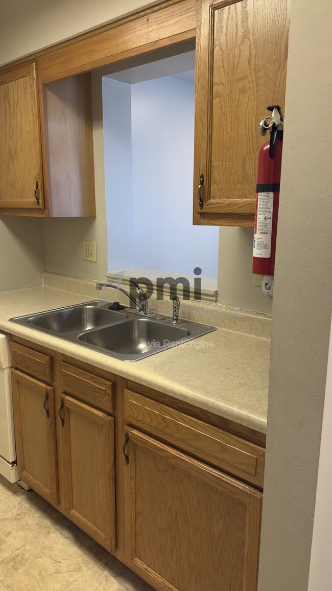 1308 Arthur Ave in Charleston, IL - Foto de edificio - Building Photo