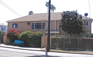 7504 Hollywood Blvd in Los Angeles, CA - Building Photo - Building Photo