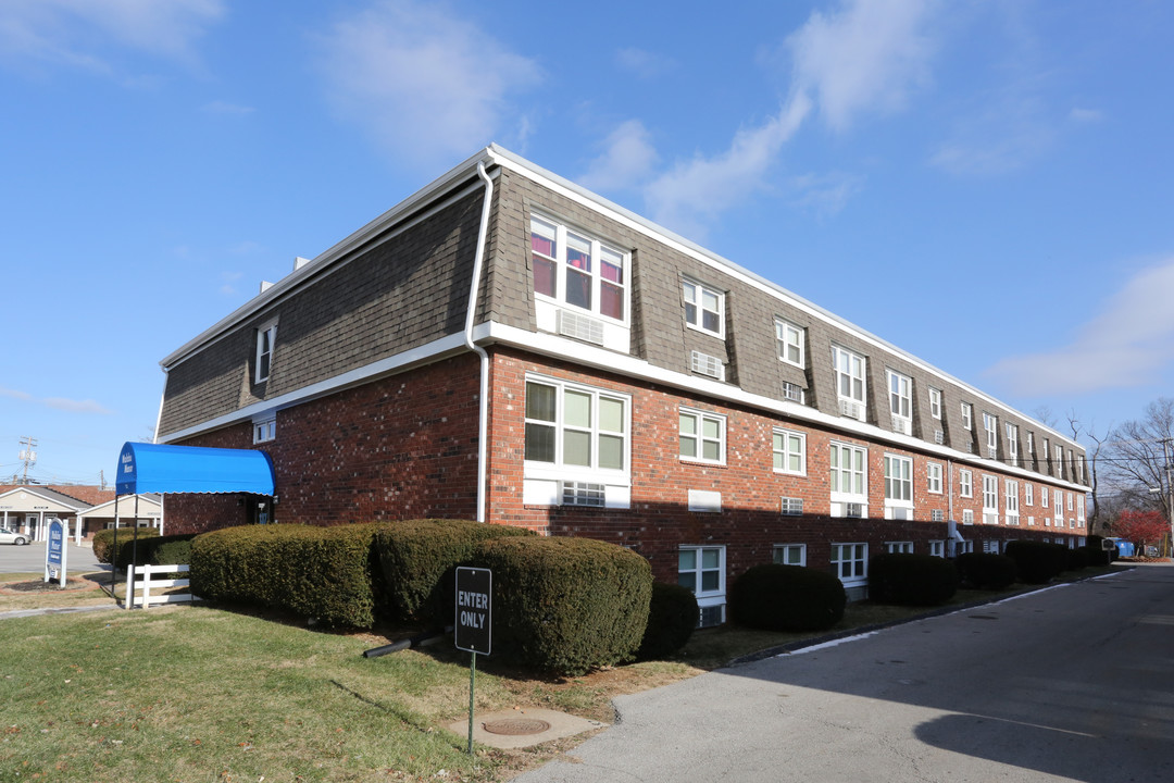 Malabu Manor- 62 & older or disability eligib in Lexington, KY - Foto de edificio