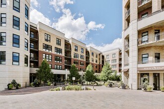 Kent Place Residences in Englewood, CO - Foto de edificio - Building Photo