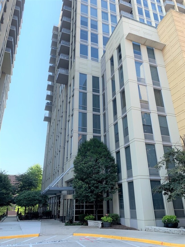 property at 720 N Larrabee St
