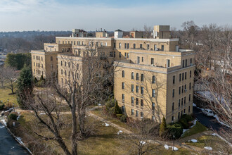 Calton Court in New Rochelle, NY - Building Photo - Building Photo