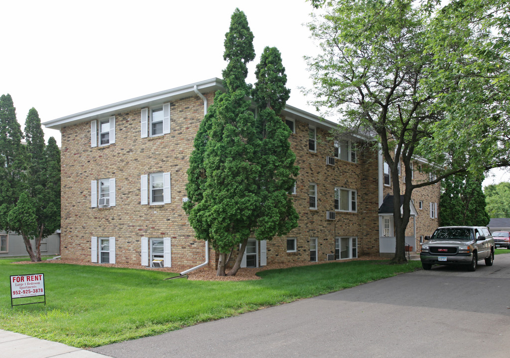 8209 30 1/2 St W in St. Louis Park, MN - Building Photo