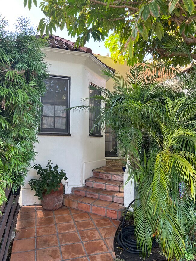 9639 Farragut Dr Rentals in Culver City, CA