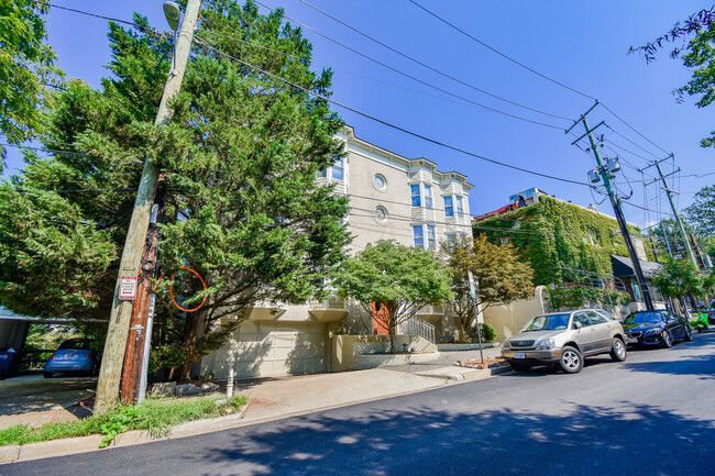 5305 Dana Pl NW, Unit 7 in Washington, DC - Building Photo - Building Photo