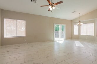 10132 E Paseo San Bernardo in Tucson, AZ - Foto de edificio - Building Photo