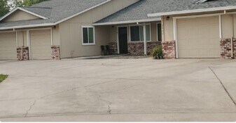 2530 Jason Ct, Unit B in Anderson, CA - Building Photo