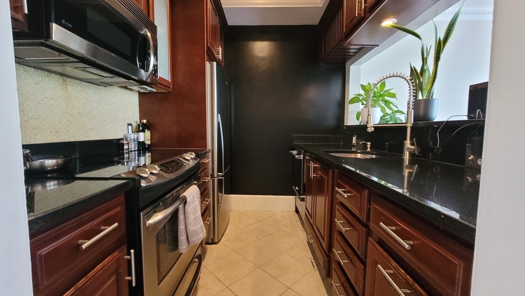 405 Commonwealth Ave in Boston, MA - Building Photo