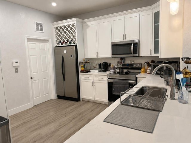 property at 5813 Eagle Cay Ln