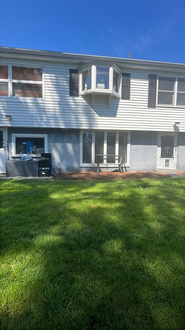 property at 4 Meadowbrook Rd