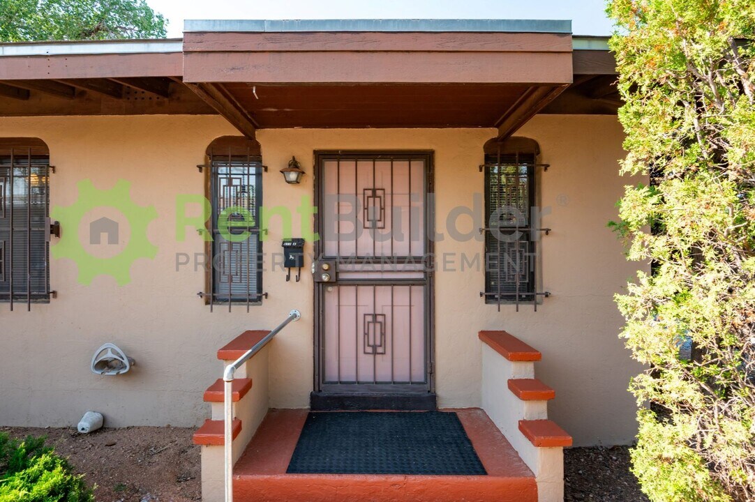 610 Madison St NE in Albuquerque, NM - Foto de edificio
