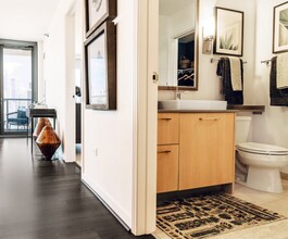 340 W Hubbard St in Chicago, IL - Building Photo - Building Photo