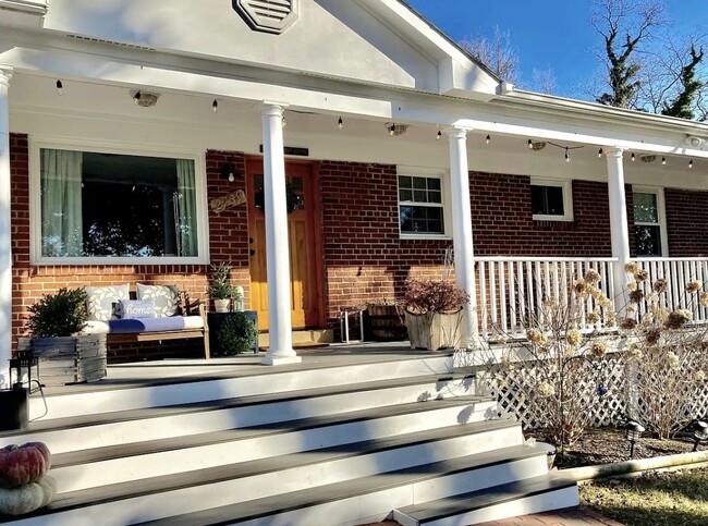 property at 2739 Woodley Pl