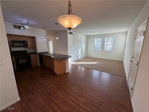 50 Aura de Blanco St, Unit 5203 in Henderson, NV - Foto de edificio - Building Photo