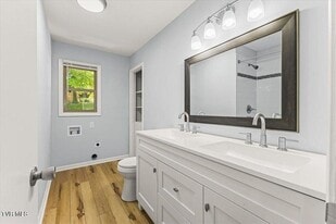 1820 Brook Hollow Rd in Johnson City, TN - Building Photo