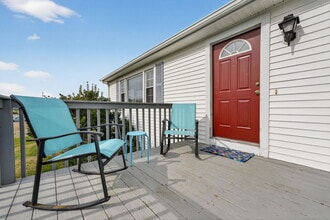 6 Sunset Ave in Westerly, RI - Building Photo - Building Photo