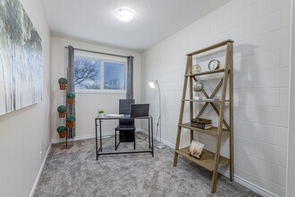 Pleasantview Townhomes in Edmonton, AB - Building Photo - Building Photo