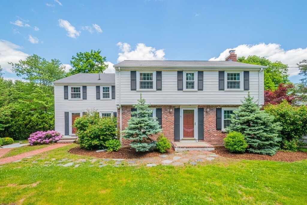 112 Burlington St in Lexington, MA - Building Photo
