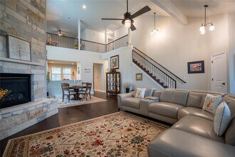 1215 Davis St in Taylor, TX - Building Photo - Building Photo