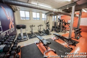 1331 S Flores St in San Antonio, TX - Building Photo - Building Photo