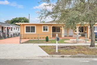 934 E 22nd St, Unit 934 in Hialeah, FL - Foto de edificio - Building Photo